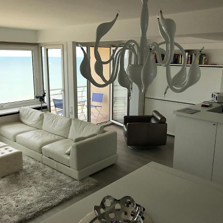 White Sea/Sun/Sky Dreams 4 Six @ Nieuwpoort Apartment Bagian luar foto