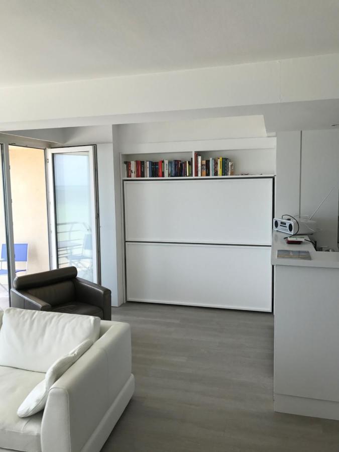 White Sea/Sun/Sky Dreams 4 Six @ Nieuwpoort Apartment Bagian luar foto